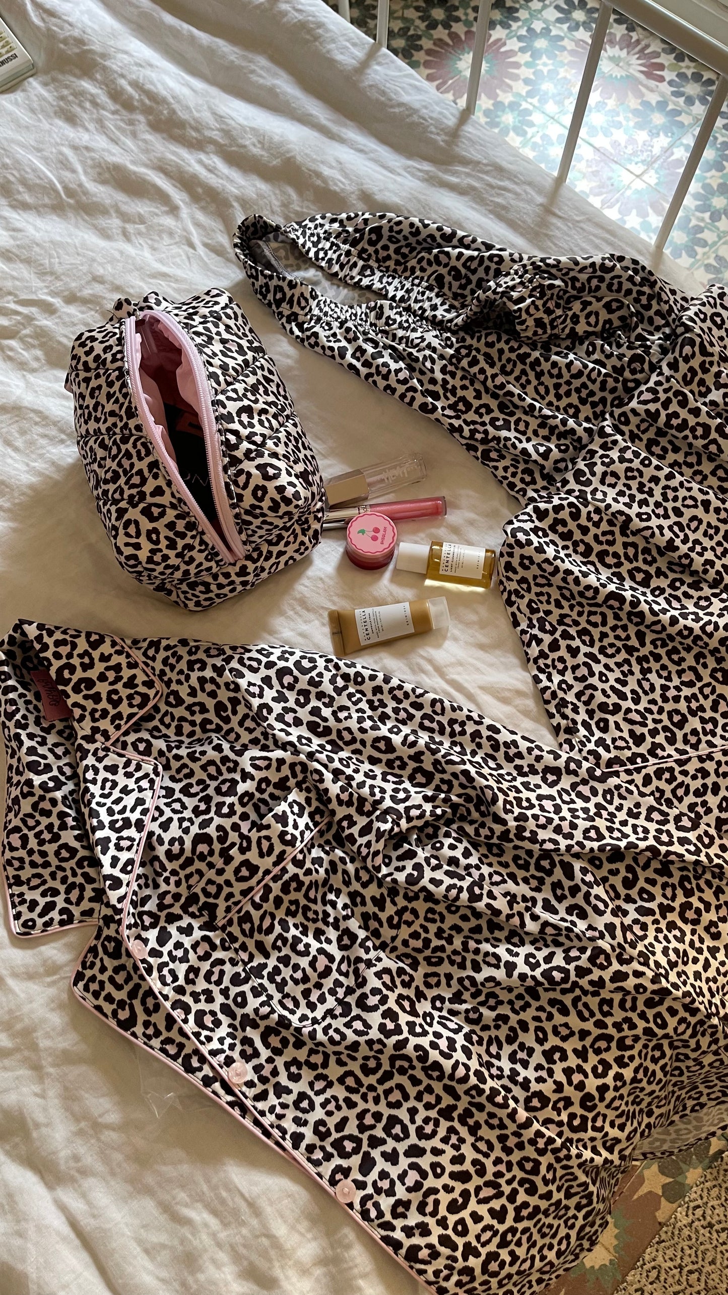 Leopard Pouch – Black x Pink Base